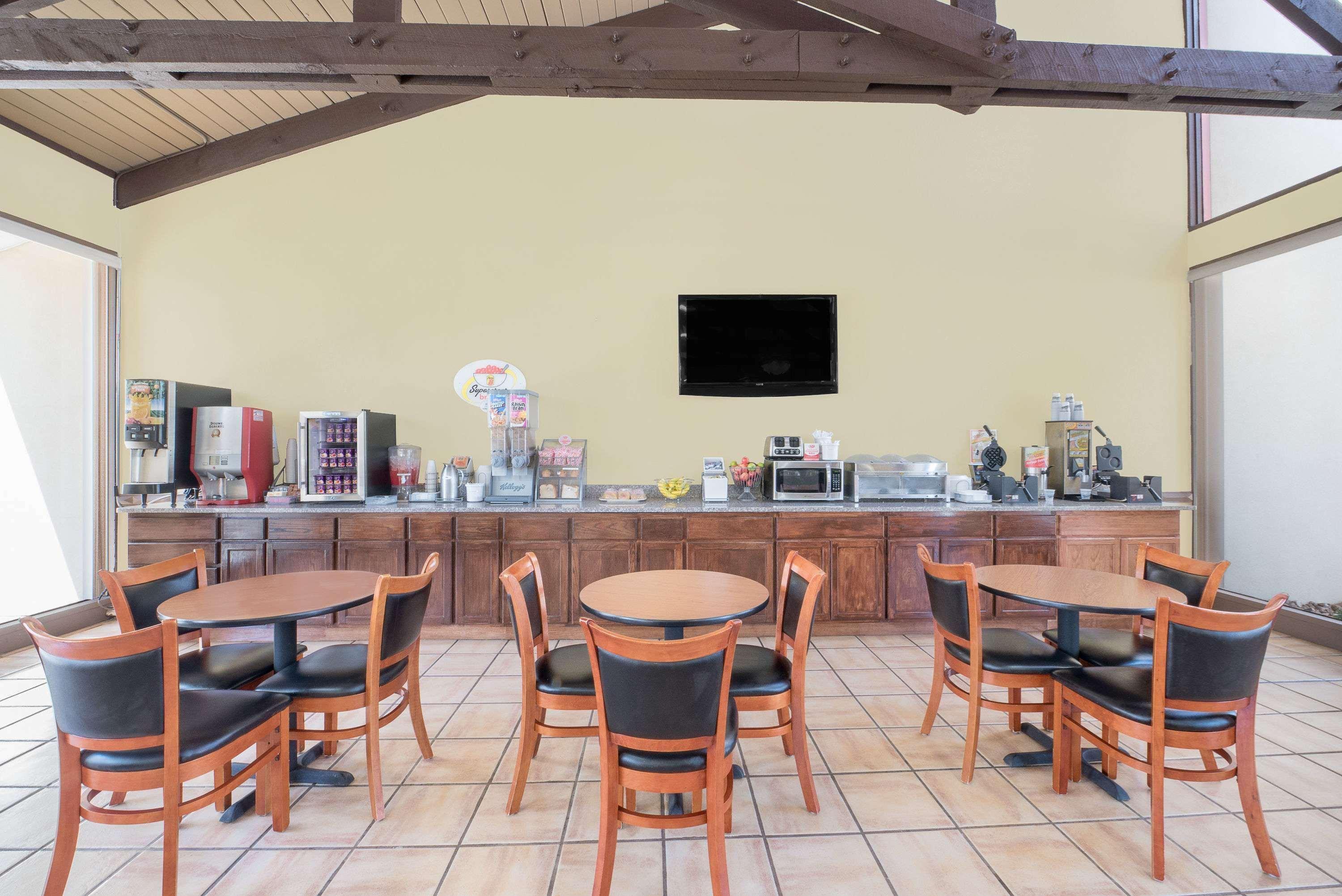 Super 8 By Wyndham Kerrville Tx Ngoại thất bức ảnh