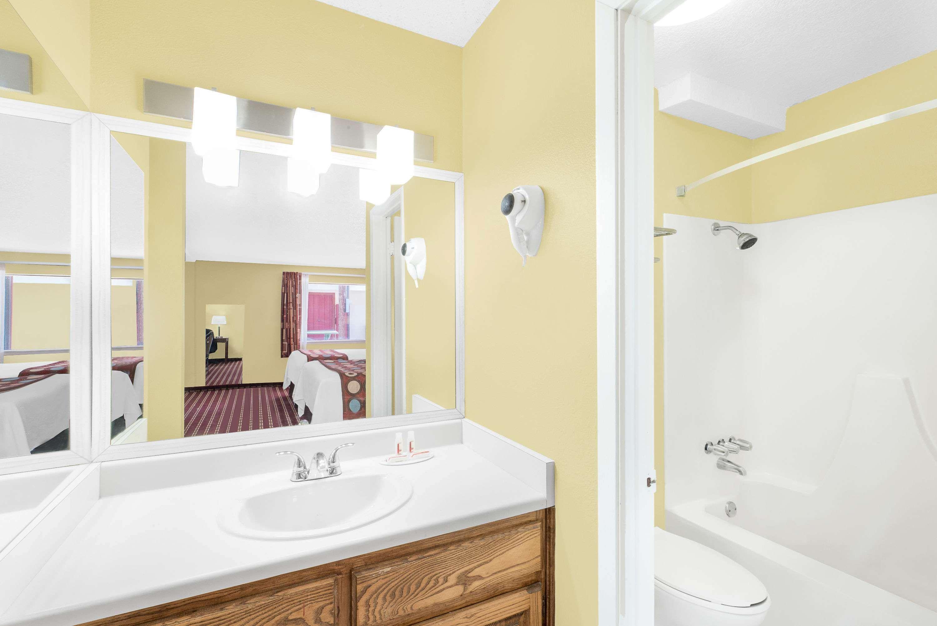 Super 8 By Wyndham Kerrville Tx Ngoại thất bức ảnh
