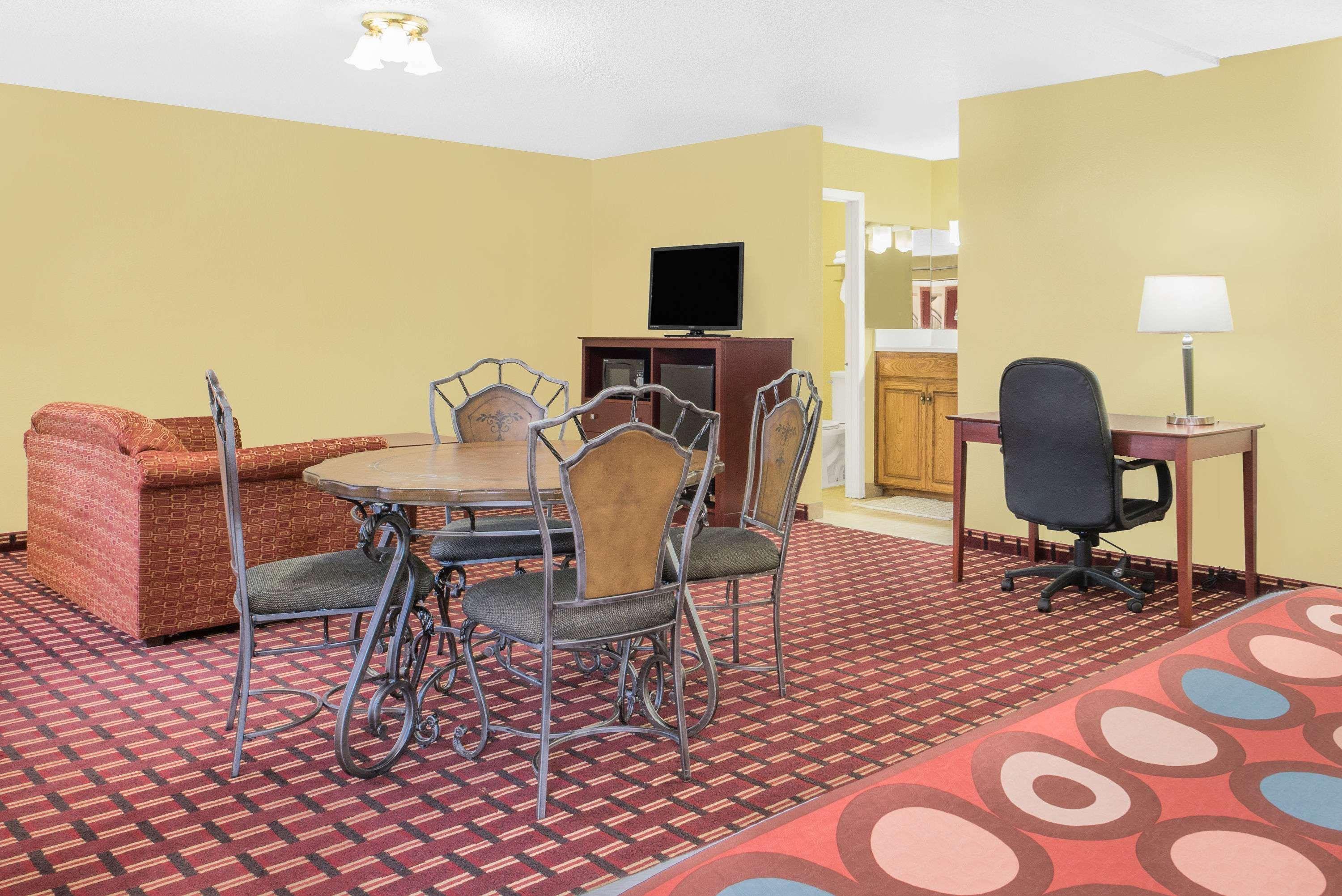 Super 8 By Wyndham Kerrville Tx Ngoại thất bức ảnh