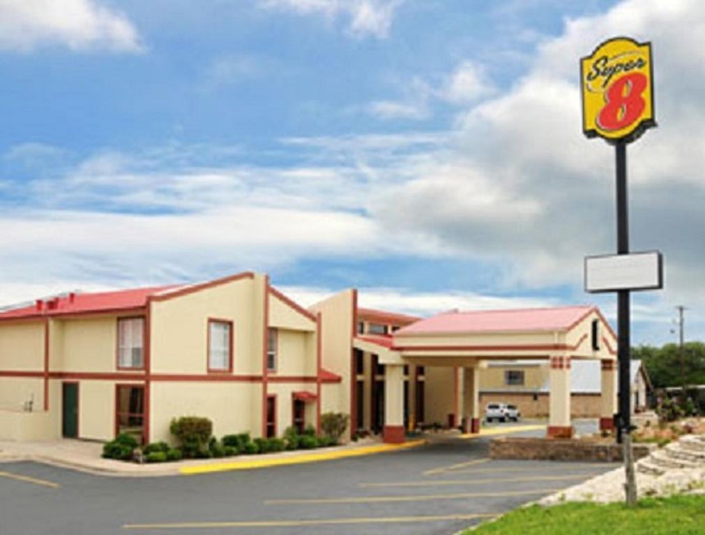 Super 8 By Wyndham Kerrville Tx Ngoại thất bức ảnh