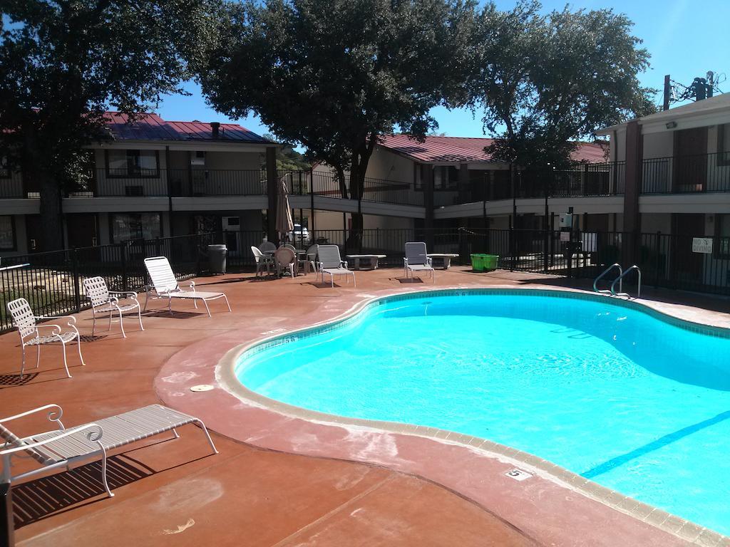 Super 8 By Wyndham Kerrville Tx Ngoại thất bức ảnh